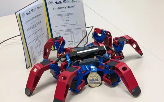 Zdjęcie nagrodzonego projektu "SpiderBot typu hexapot". Foto. UbiCOMP Research Group