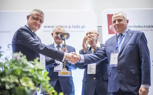 Przekazanie_pucharu_Zjazdu_Dziekanów_foto_MarcN_Szmidt