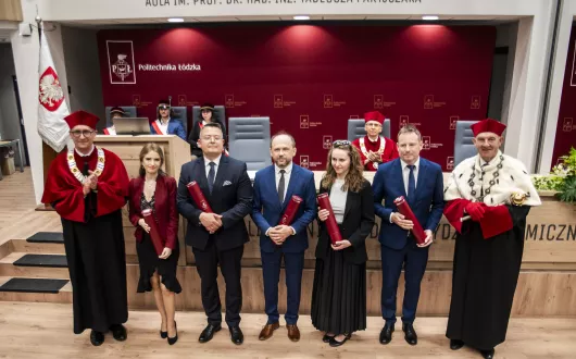 promocja_doktorow_na_posiedzeniu_senatu_pl_14_maja_fot._marcin_szmidt