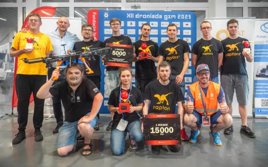 Druzyna_Raptors_z_nagrodami_podczas_XII_Droniady_foto_Zbigniew_Tomaszewski