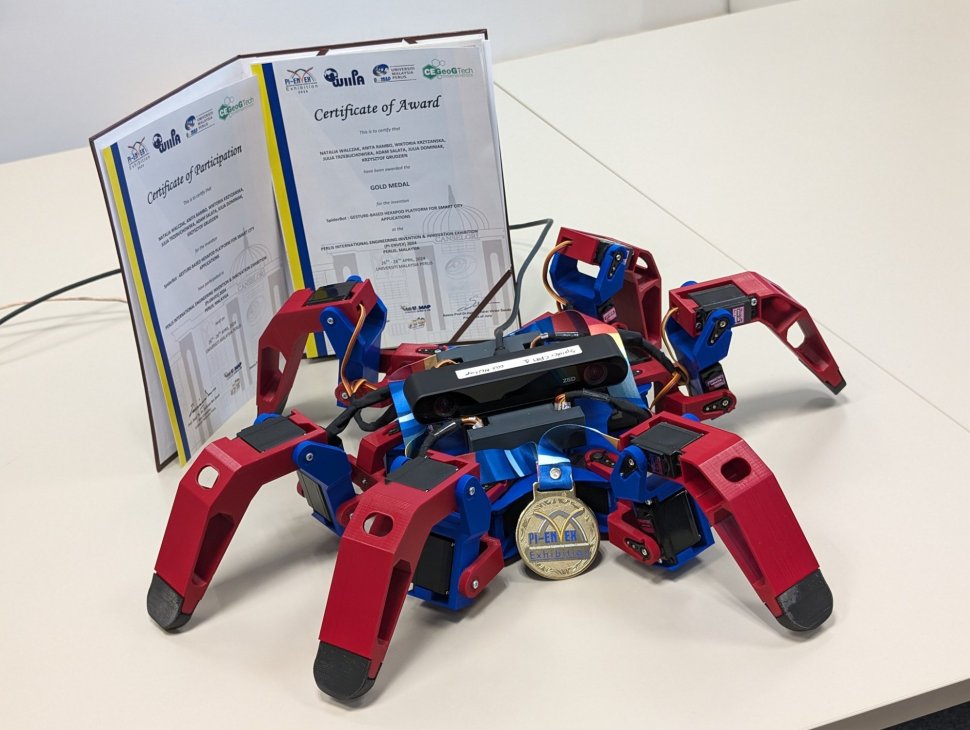 Zdjęcie nagrodzonego projektu "SpiderBot typu hexapot". Foto. UbiCOMP Research Group