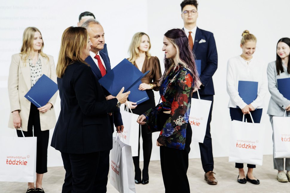 Wręczenie listu gratulacyjnego i stypendium studentce p. Annie Walczak
