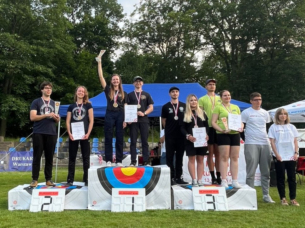Nagrodzone drużyny na podium_foto_ Julia Sadowska_Wiktoria Berek