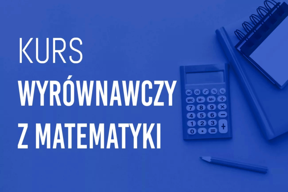 Napis kurs wyrównawczy z matematyki na niebieskim tle z kalkulatorem i notatnikiem